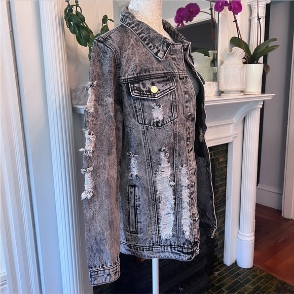 FANTASTIC FAWN Charcoal Gray Distressed Jean Jacket Relaxed Fit Size Medium - Picture 5 of 14